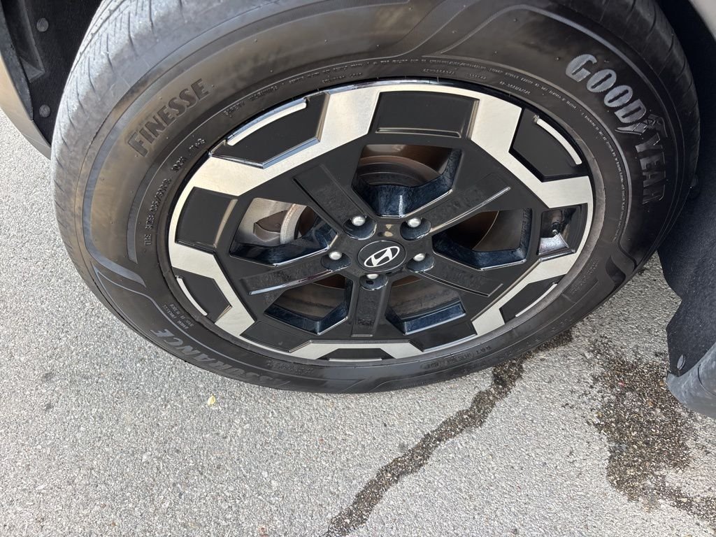 Used 2025 Gray Hyundai SEL image 46