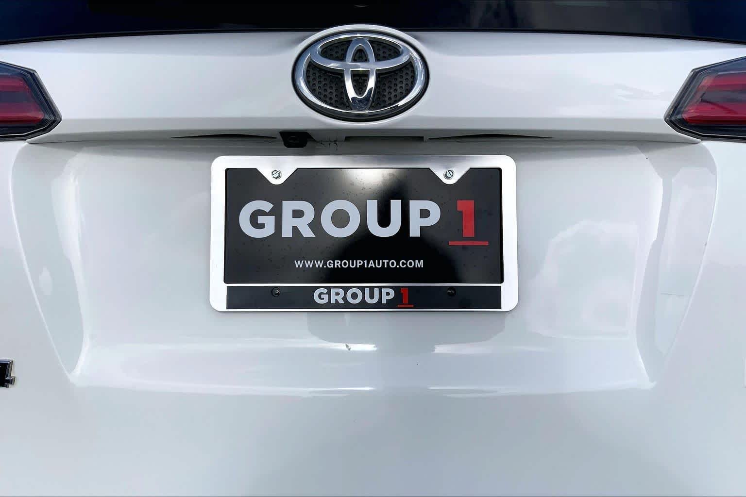 Used 2018 Super White Toyota XLE image 10
