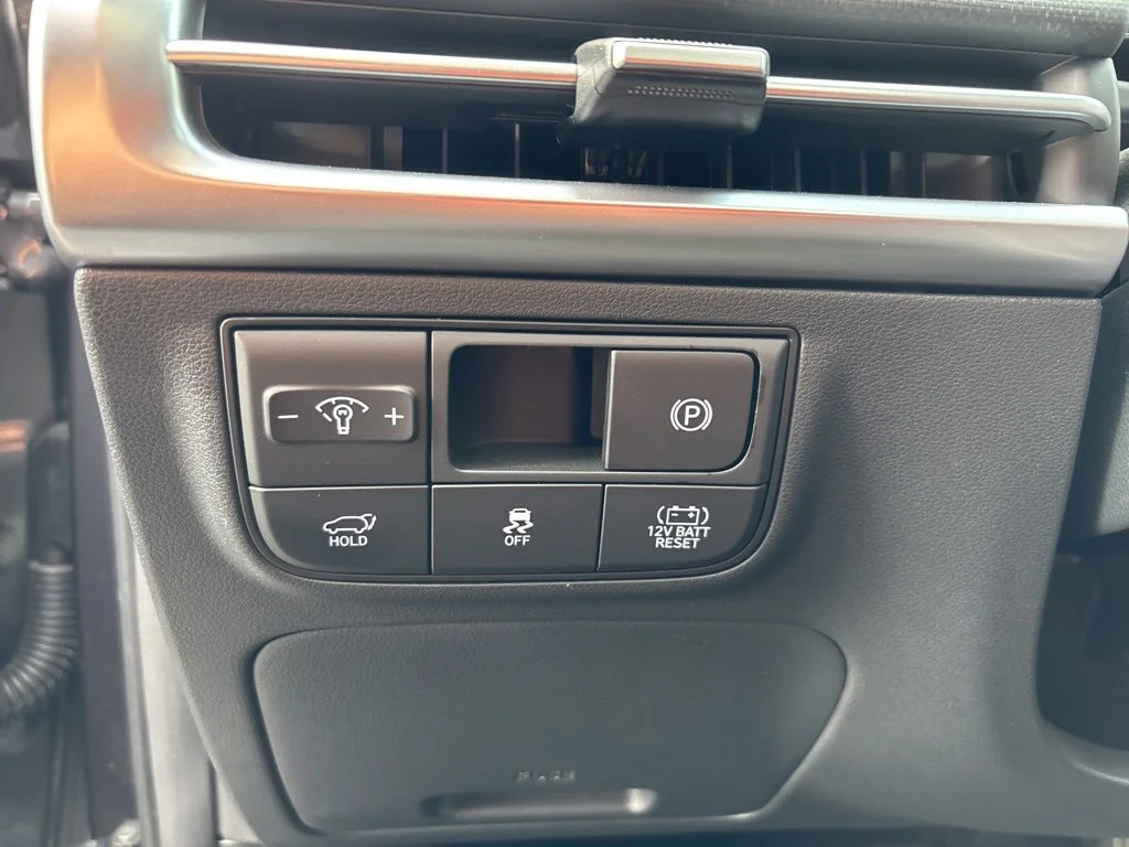 Used 2025 Gray Hyundai SEL Convenience image 13
