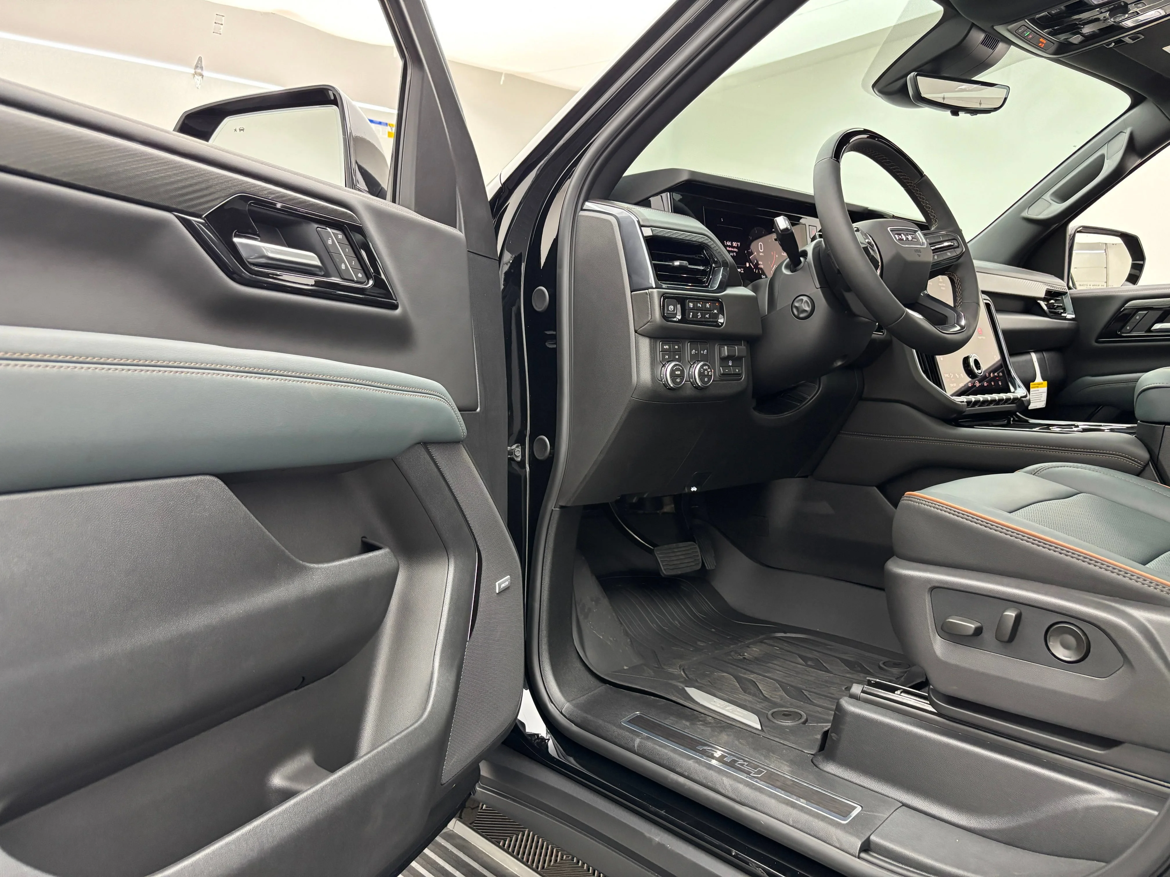 2026 GMC Yukon AT4 - Photo 19