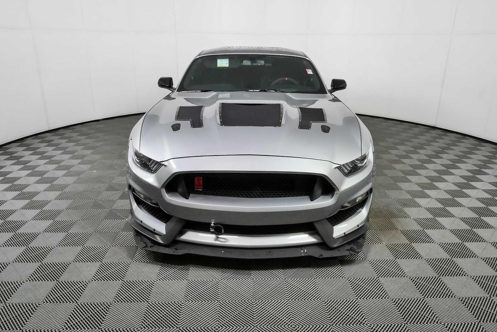 Used 2020 Iconic Silver Ford Shelby GT350R image 31