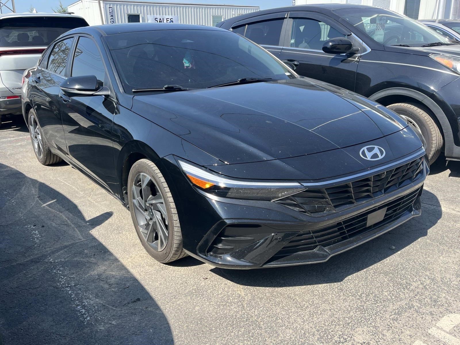 2024 Hyundai Elantra 2.0 Limited IVT's photo