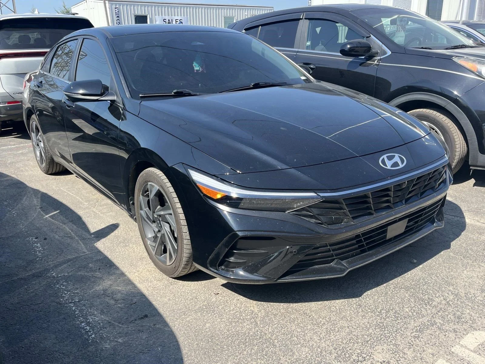 2024 Hyundai Elantra 2.0 Limited IVT's photo