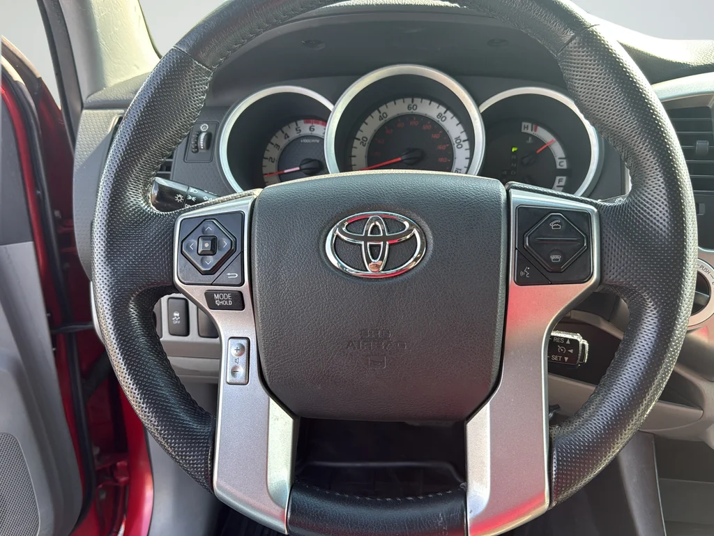 Used 2015 Red Toyota Base image 34