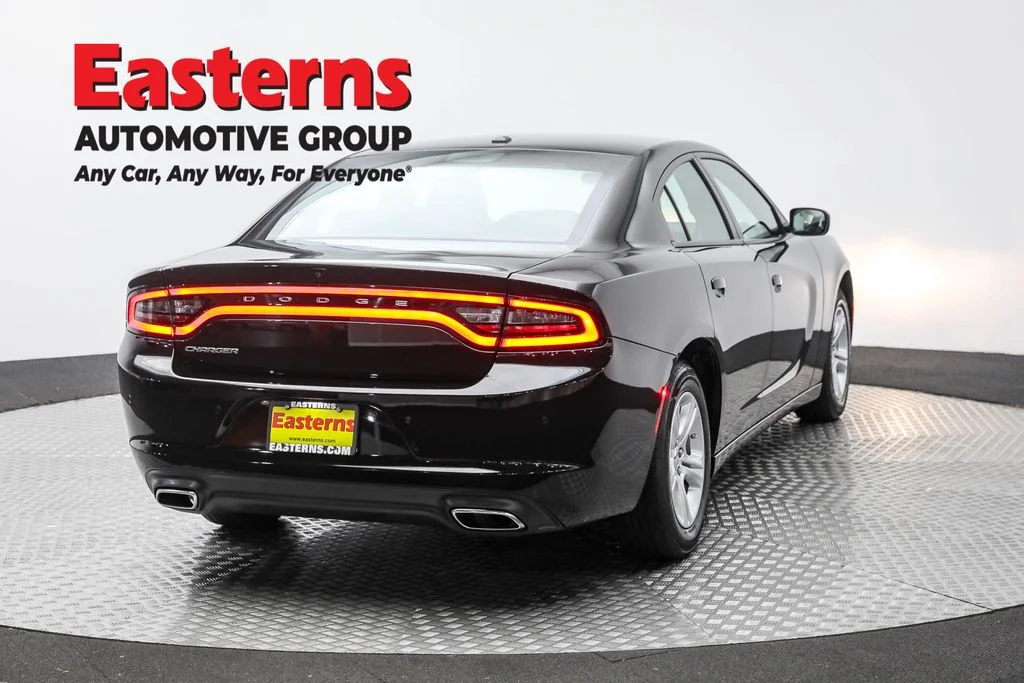 Used 2022 Black Dodge SXT image 5