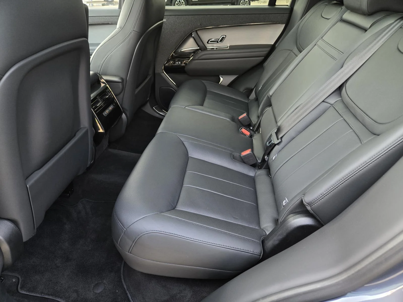 Certified Used 2025 Varesine Blue Metallic Land Rover SE image 20