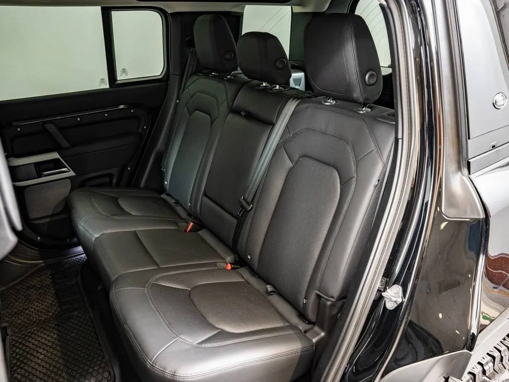 Used 2023 Black Land Rover S image 43