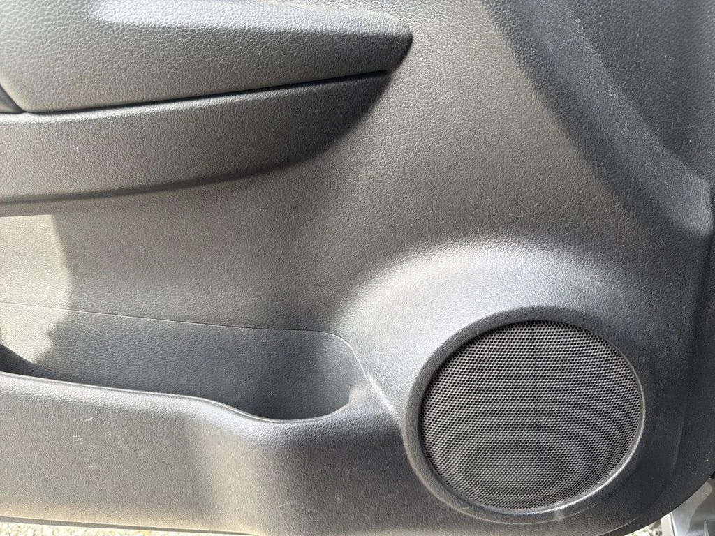 Used 2016 Blue Nissan SL image 22