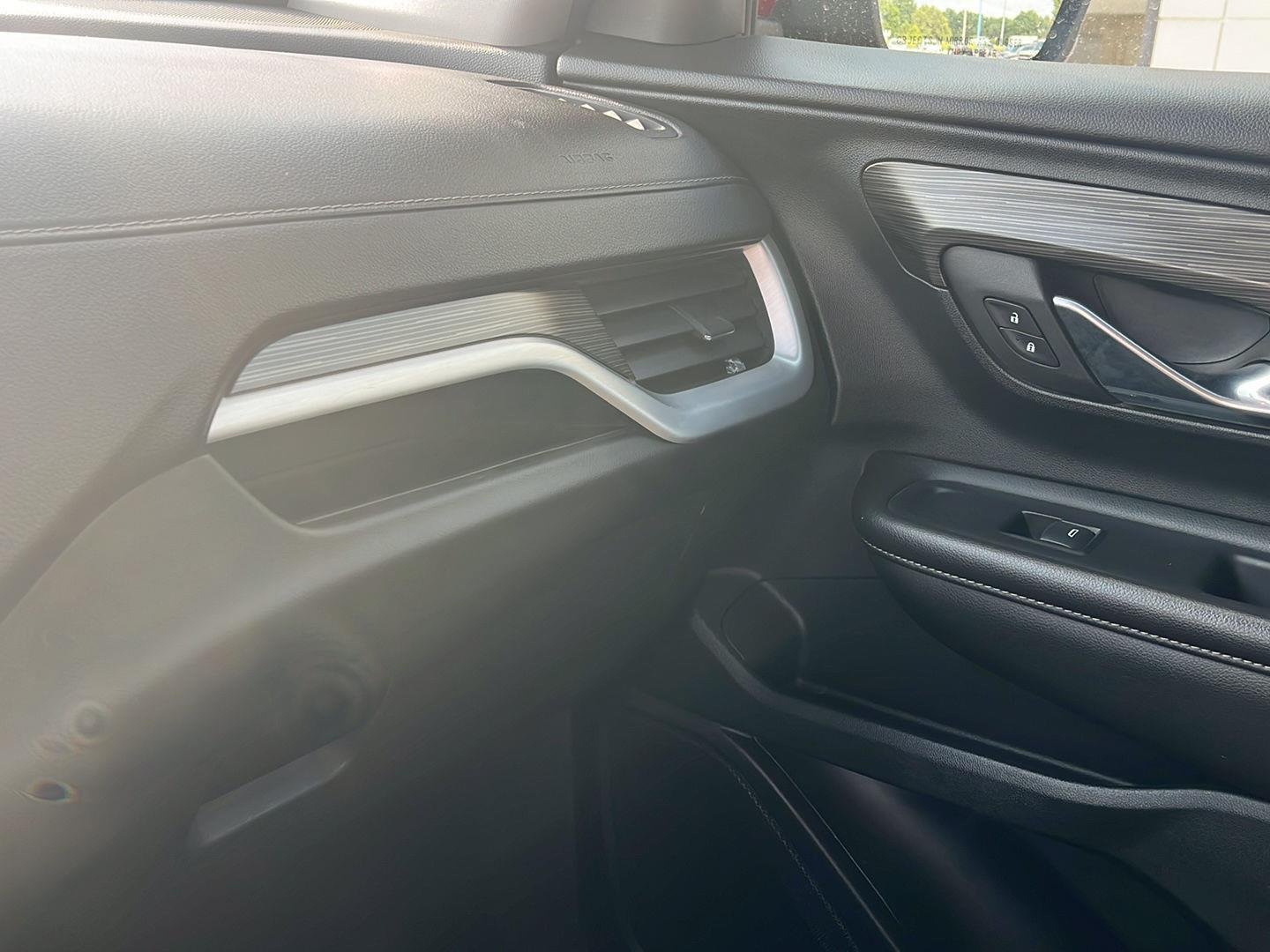 2023 GMC Terrain SLT - Photo 13