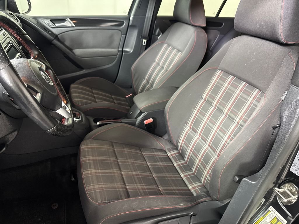 Used 2013 Black Volkswagen Base image 11