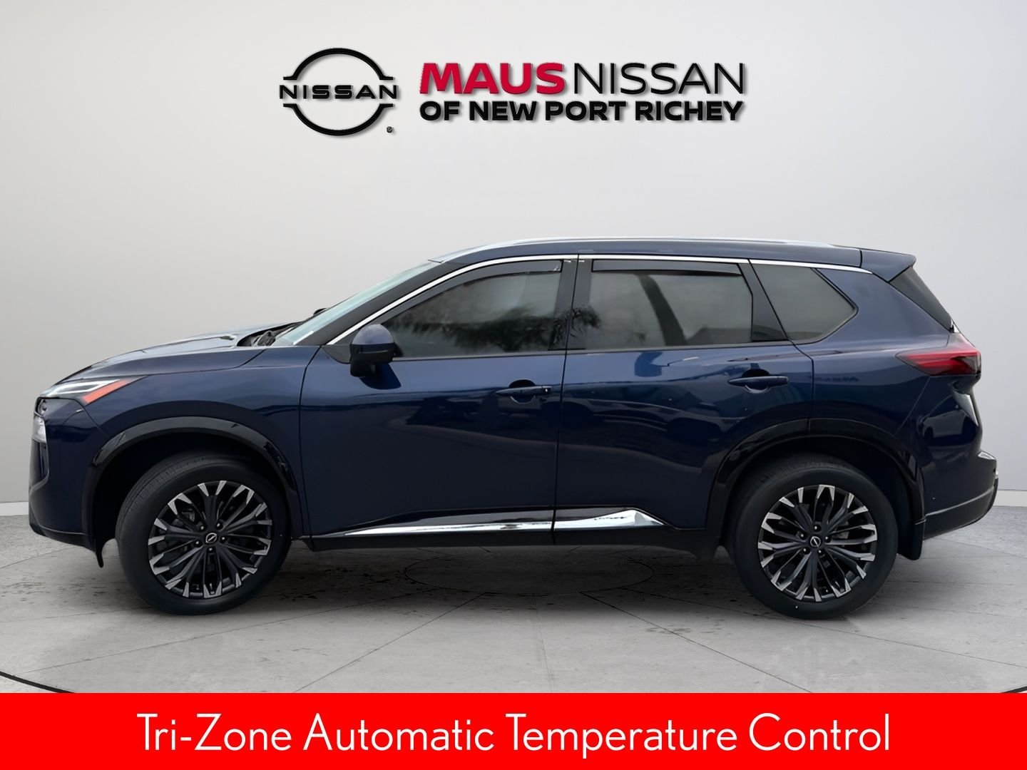Used 2024 Blue Nissan Platinum image 5