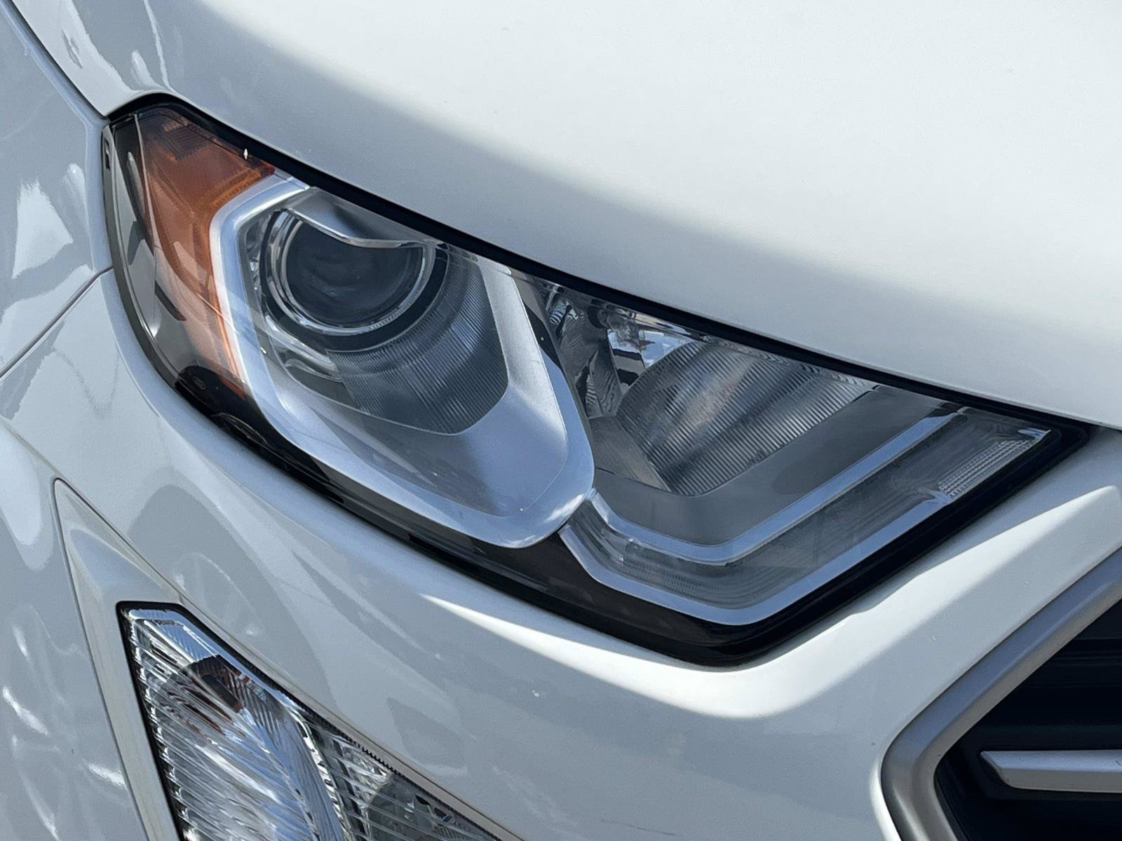 Used 2021 Diamond White Ford SE image 8