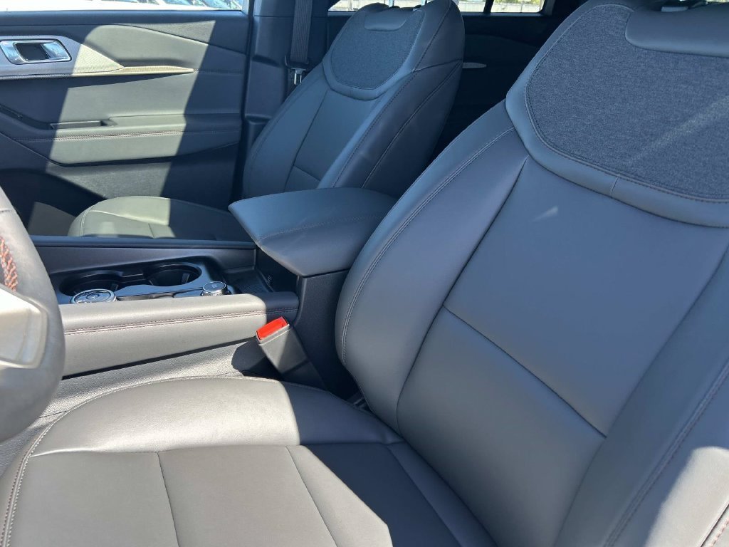 New 2027 Star White Metallic Tri-Coat Ford Active image 22