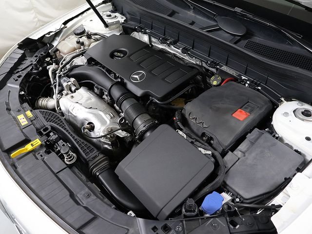 Certified Used 2023 Polar White Mercedes-Benz GLB 250 image 37