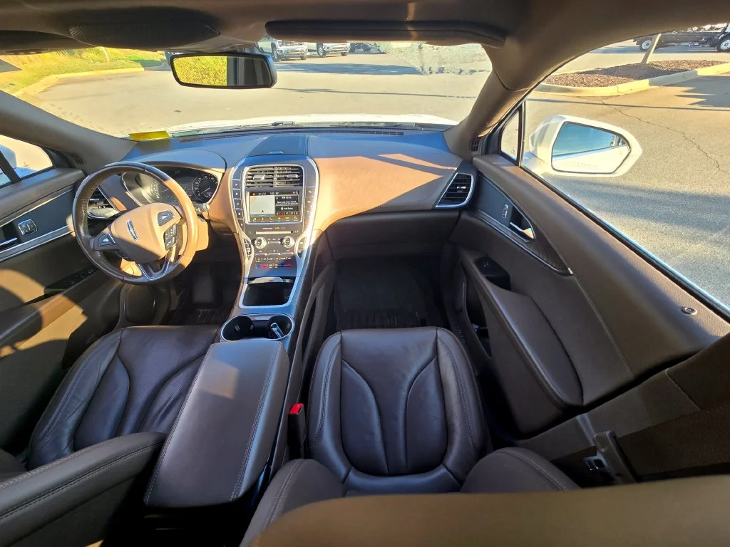 Used 2018 White Lincoln Reserve image 15