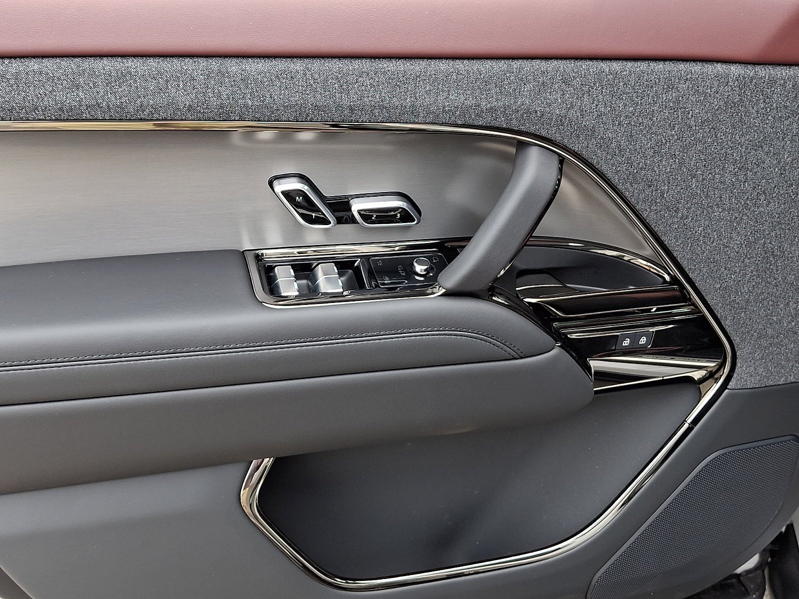 New 2026 Borasco Grey LAND ROVER Dynamic SE image 9