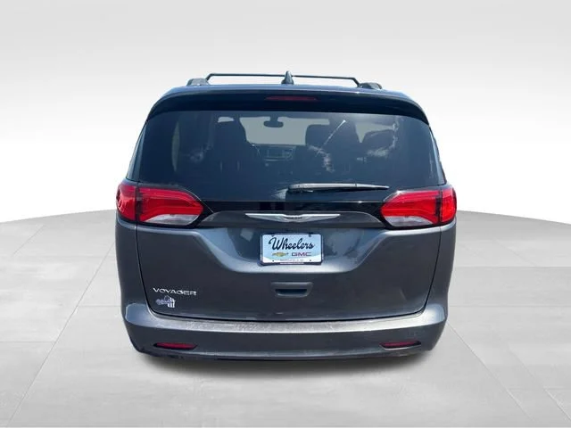 Used 2021 Gray Chrysler LXI image 4