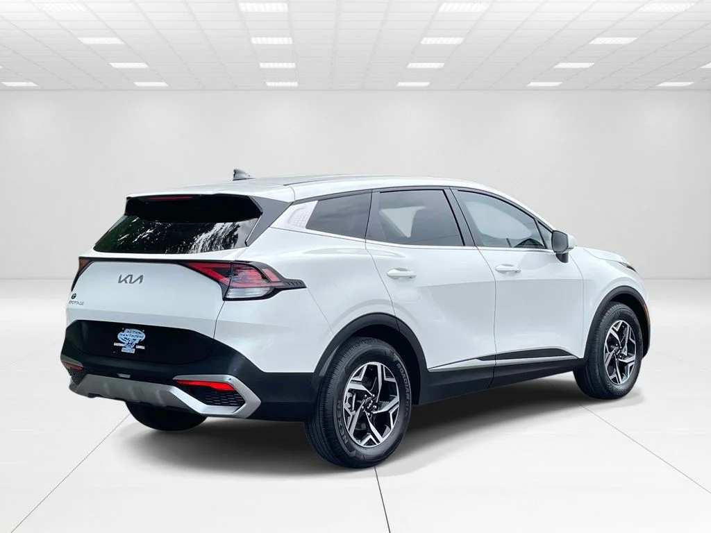 Used 2025 White Kia LX image 6