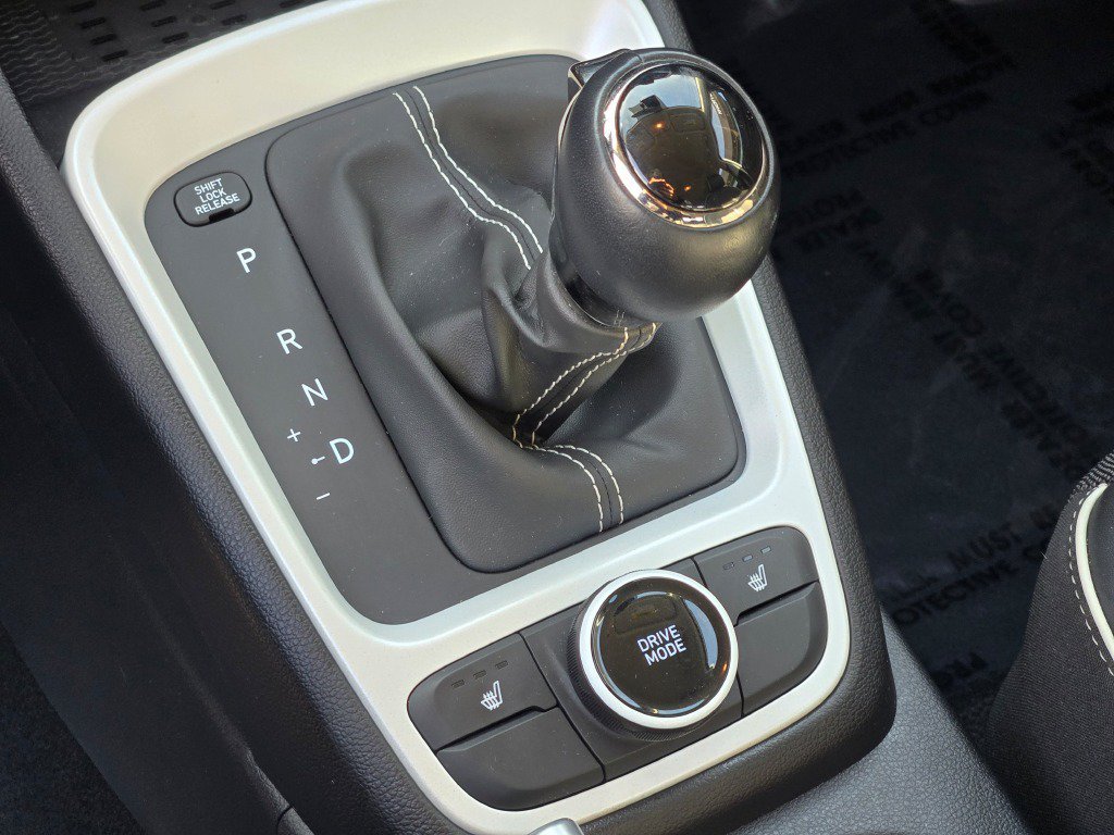 Certified Used 2023 Lunar Hyundai Limited image 24