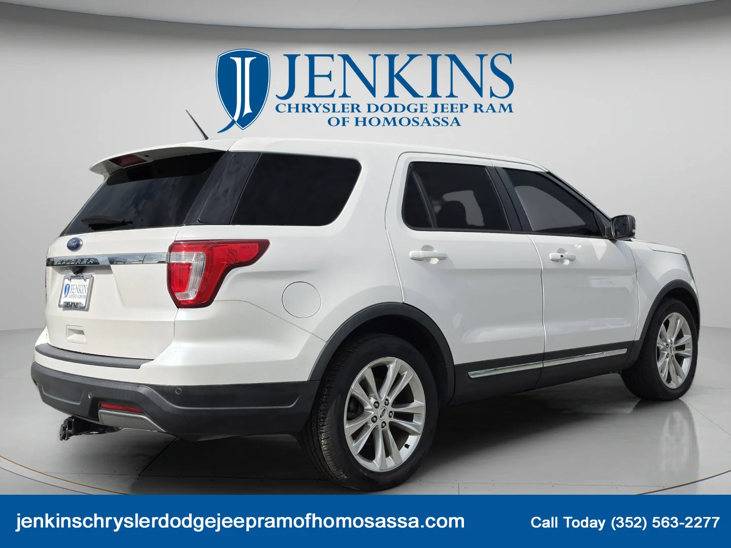 Used 2019 White Platinum Clearcoat Metallic Ford XLT image 4