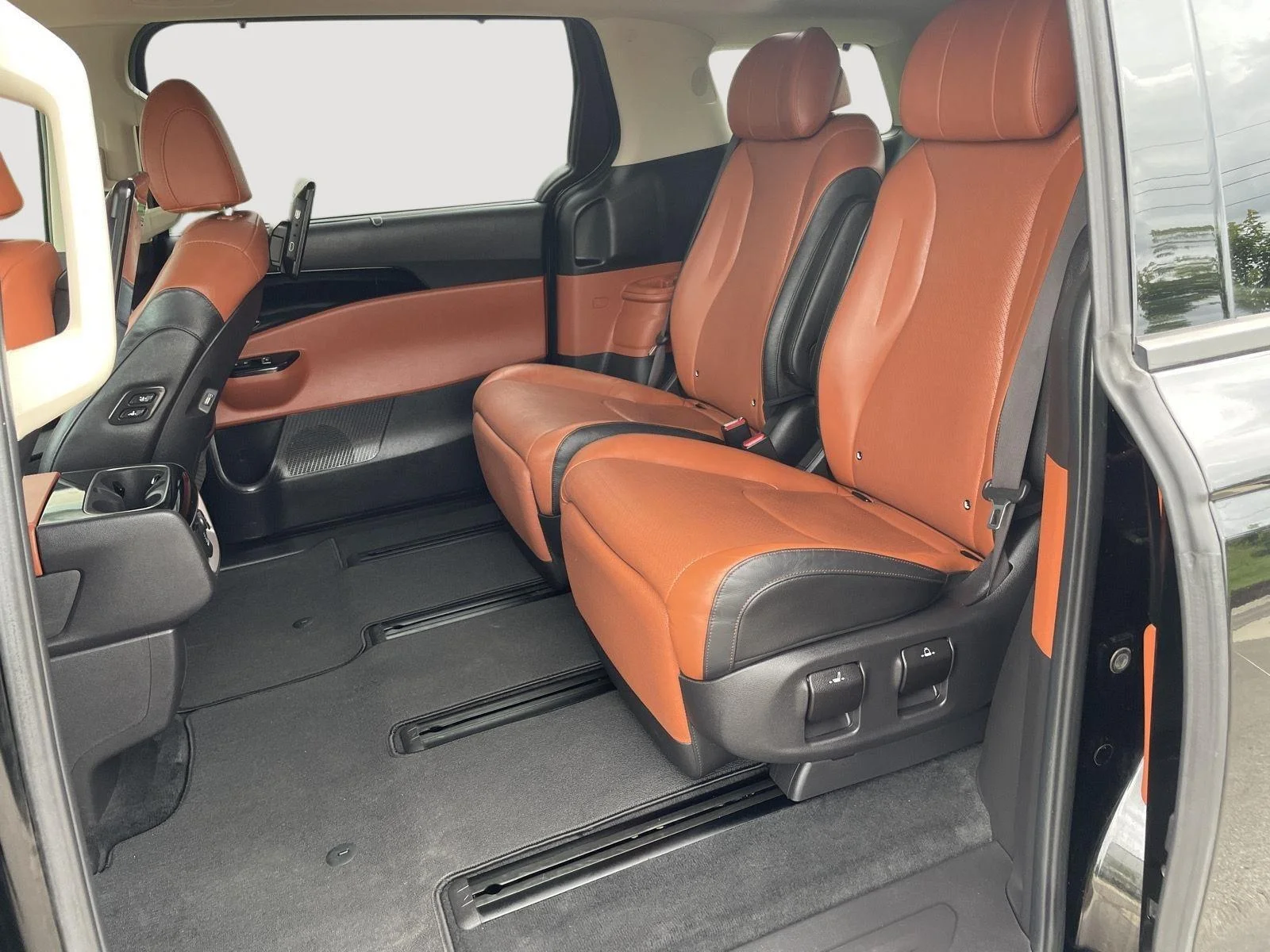 Used 2022 Aurora Black Pearl Kia SX Prestige image 11