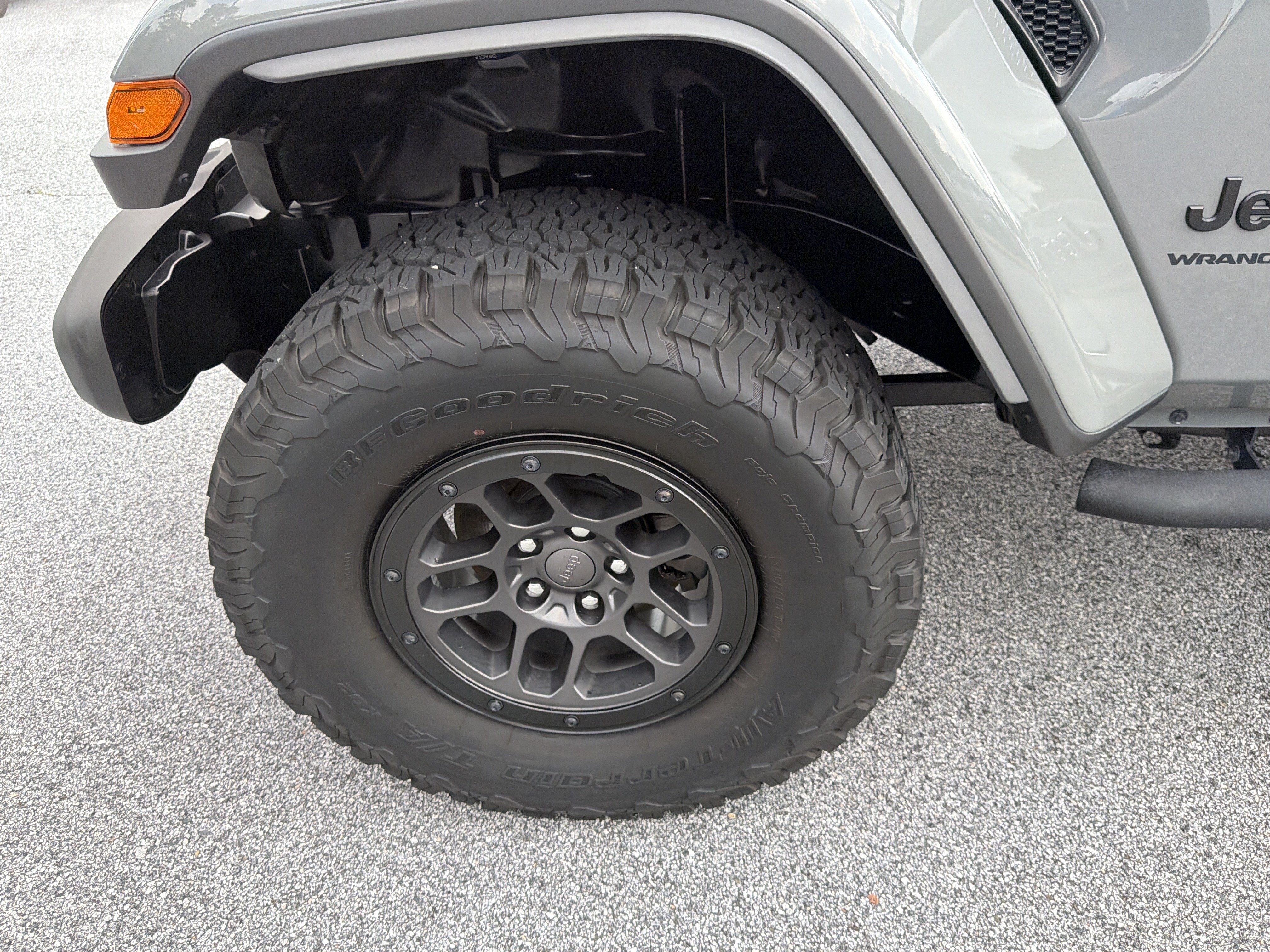 Used 2023 Sting-Gray Clearcoat Jeep Sport image 13