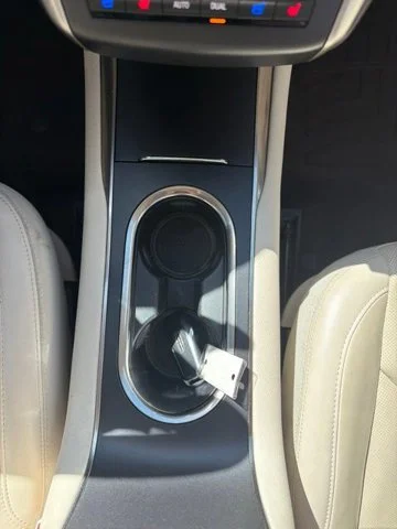 Used 2015 Red Lincoln Base image 14