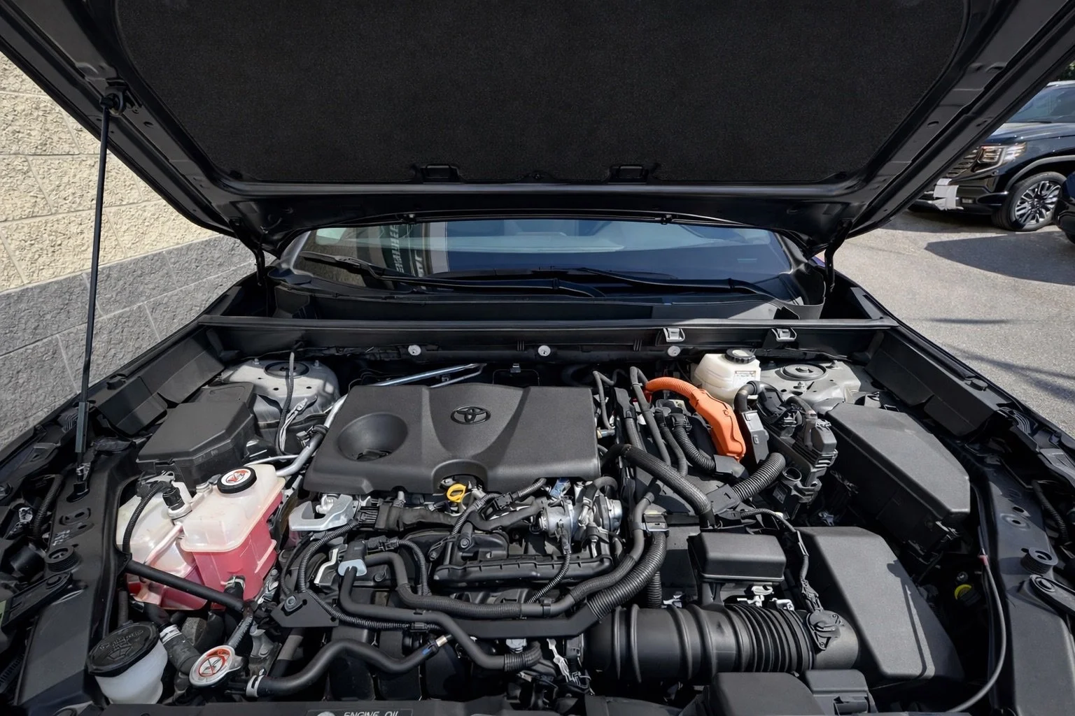Certified Used 2025  Toyota Hybrid XLE image 7