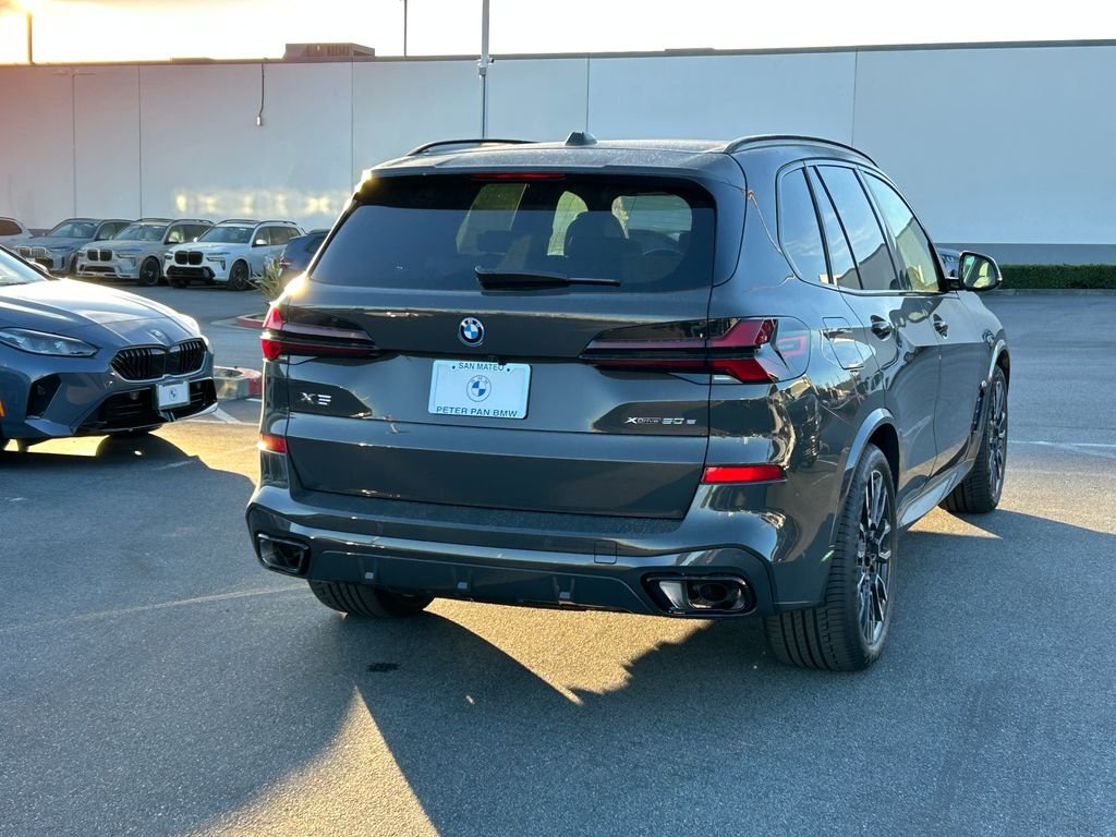 New 2026 Dravit Grey Metallic BMW xDrive50e image 5