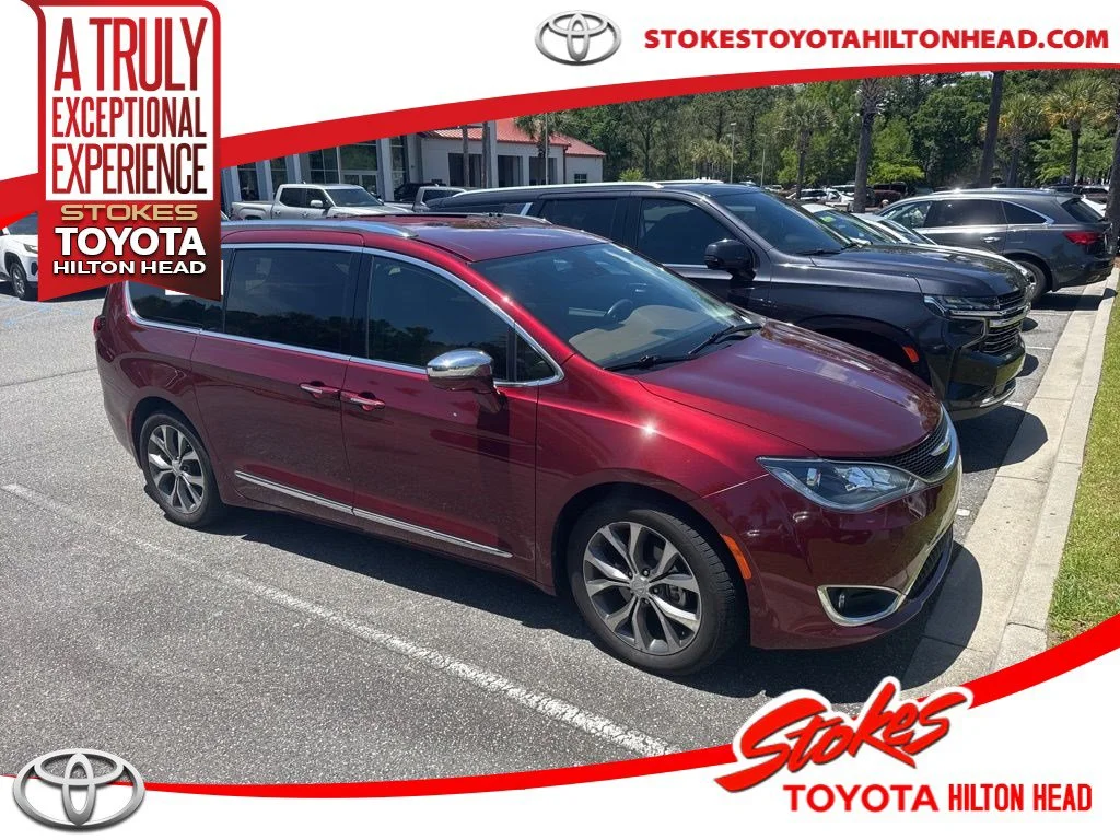 2017 Chrysler Pacifica Limited's photo