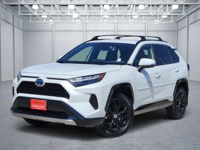 Used 2024 Wind Chill Pear Toyota SE image 1