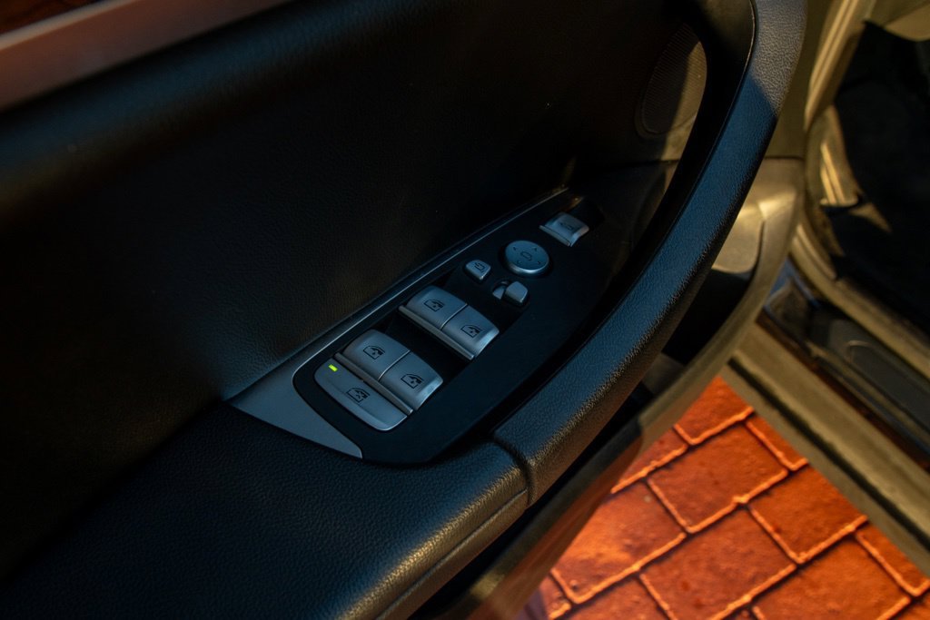 Used 2023 Black Sapphire Metallic BMW xDrive30i image 17
