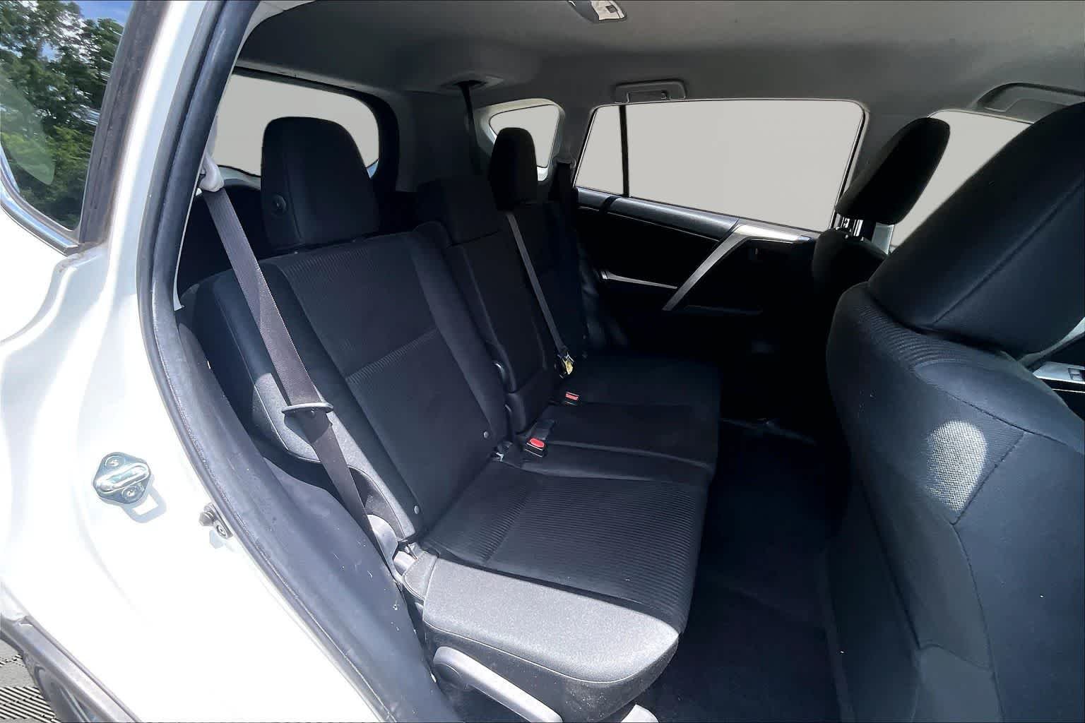 Used 2018 Super White Toyota LE image 20