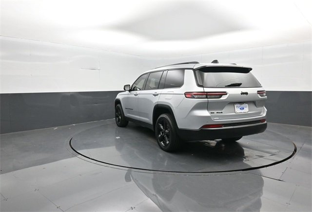 2021 Jeep Grand Cherokee Altitude photo 3