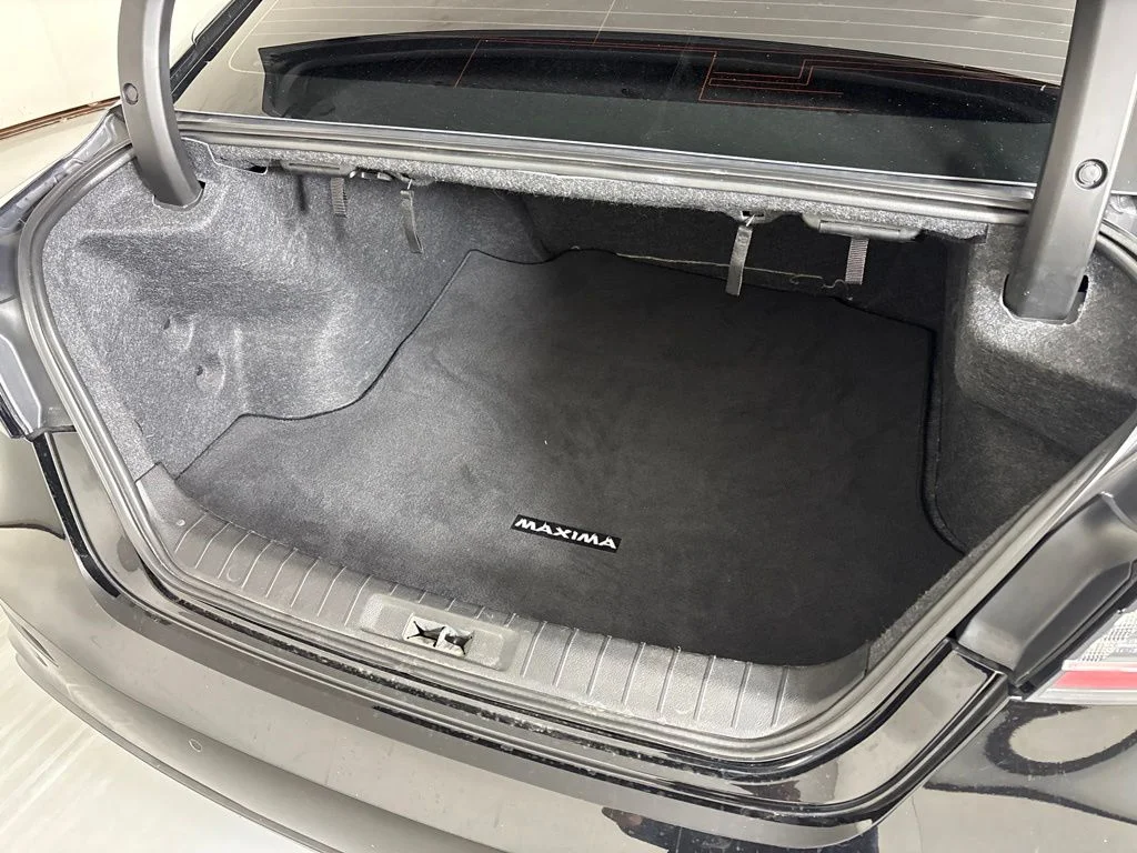Used 2020 Black Nissan Platinum image 18
