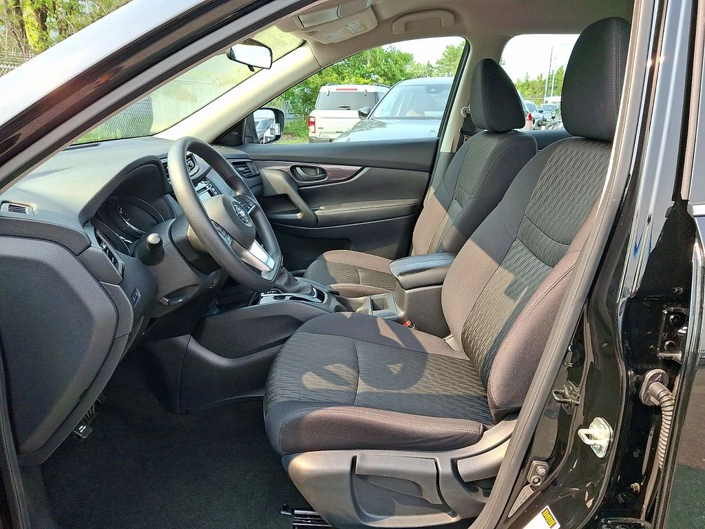 Certified Used 2020 Magnetic Black Nissan S image 13