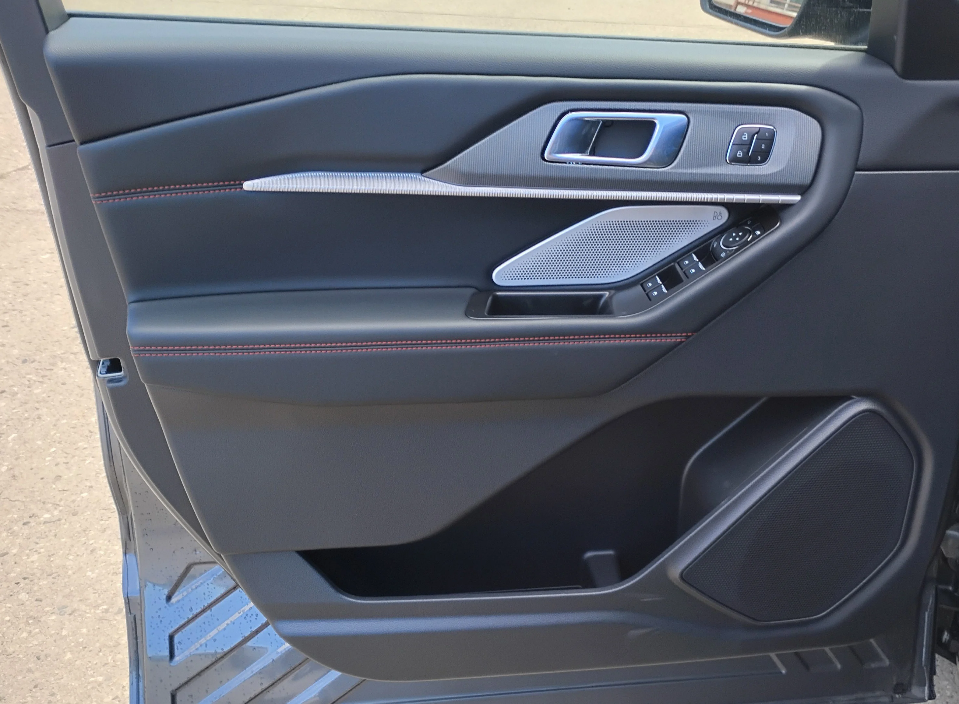 2026 Ford Explorer ST - Photo 11