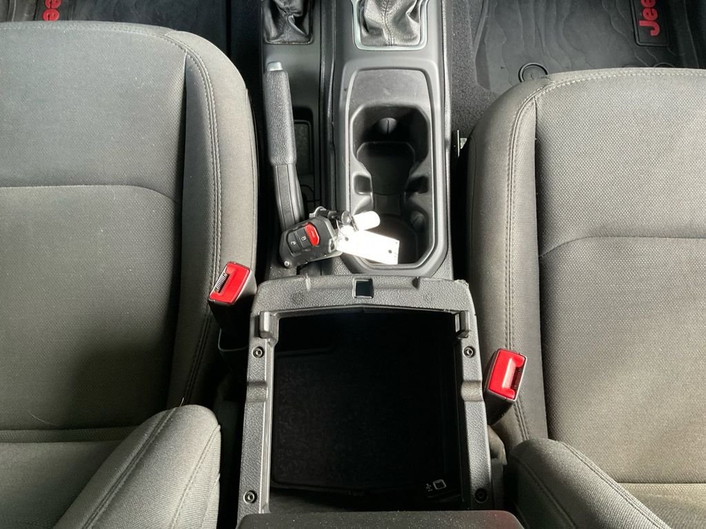Used 2020 Silver Jeep Sport image 11