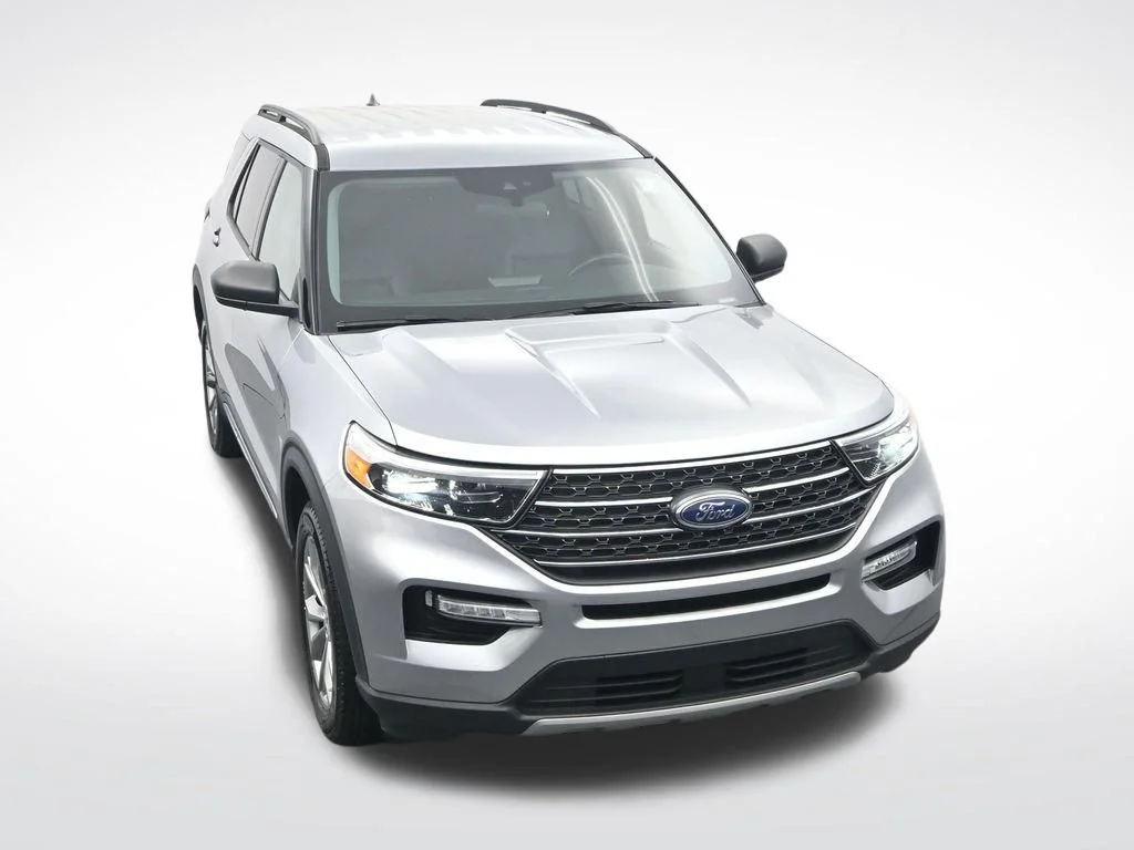 Certified Used 2023 Silver Metallic Ford XLT image 25