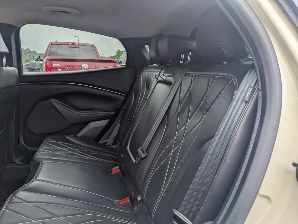 Used 2025  Ford Select image 23