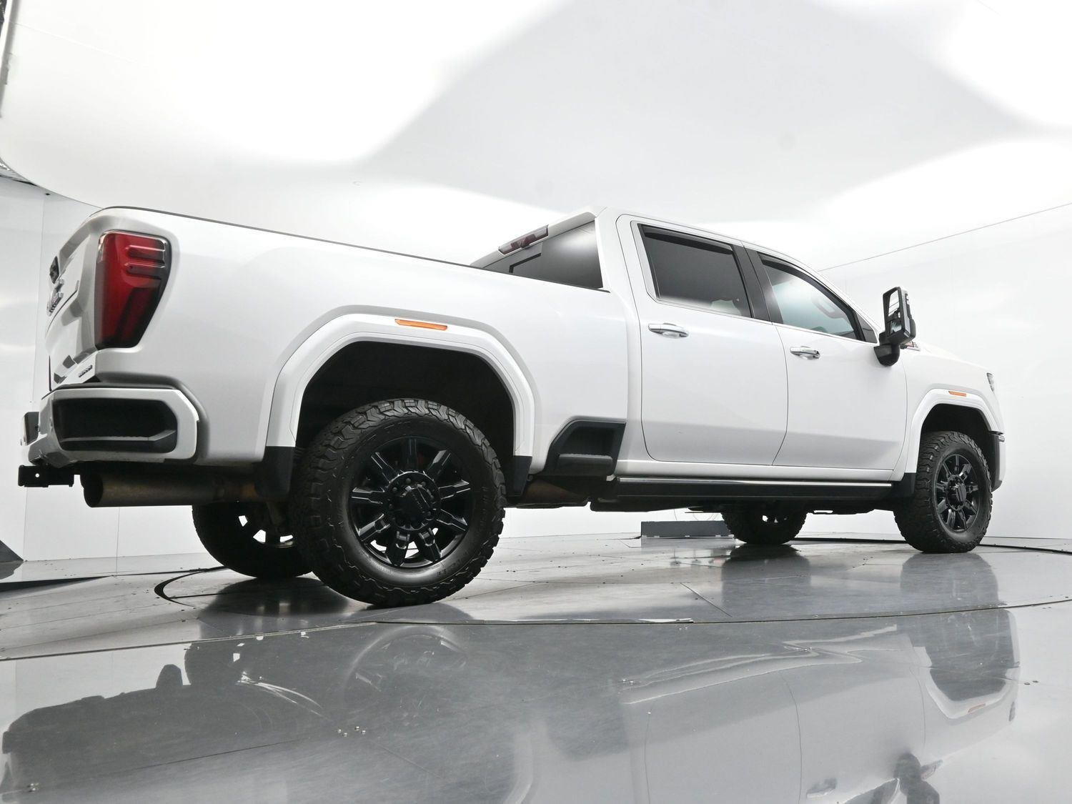 Used 2024 White Frost Tricoat GMC Denali image 54