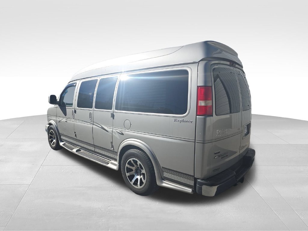 Used 2009 Silver Chevrolet Upfitter image 3