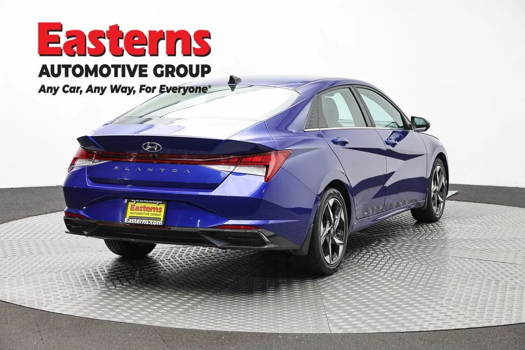 Used 2022 Blue Hyundai SEL image 5