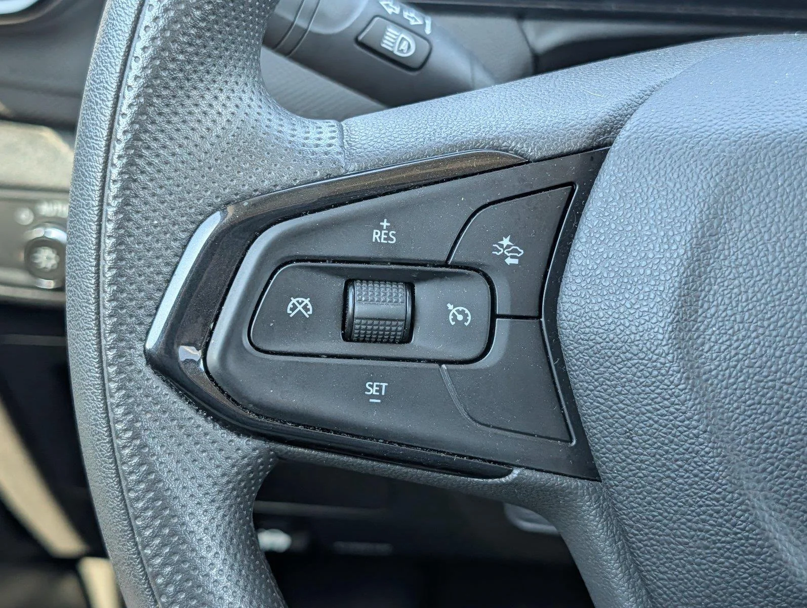 Used 2025 Summit White Chevrolet LT image 24