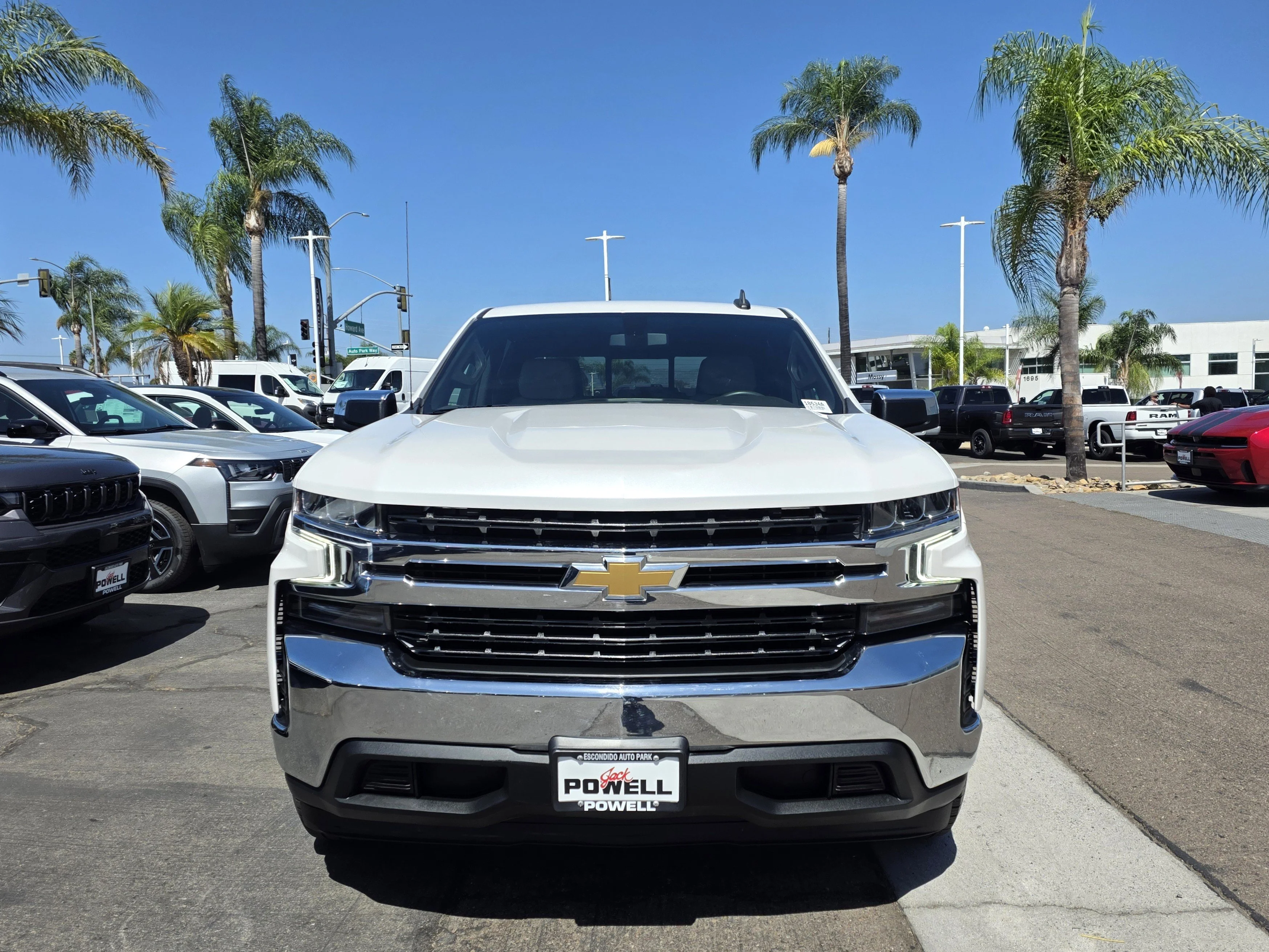 Used 2021 Pearl Chevrolet LT image 7