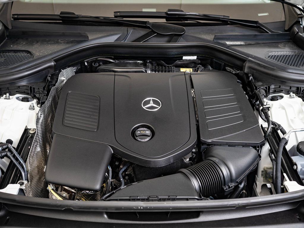 Certified Used 2025 Polar White Mercedes-Benz GLC 300 image 36