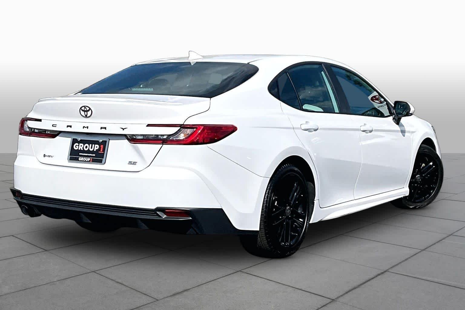 Used 2025 Ice Cap Toyota SE image 13