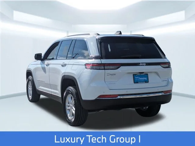 New 2025 White Jeep Laredo image 4