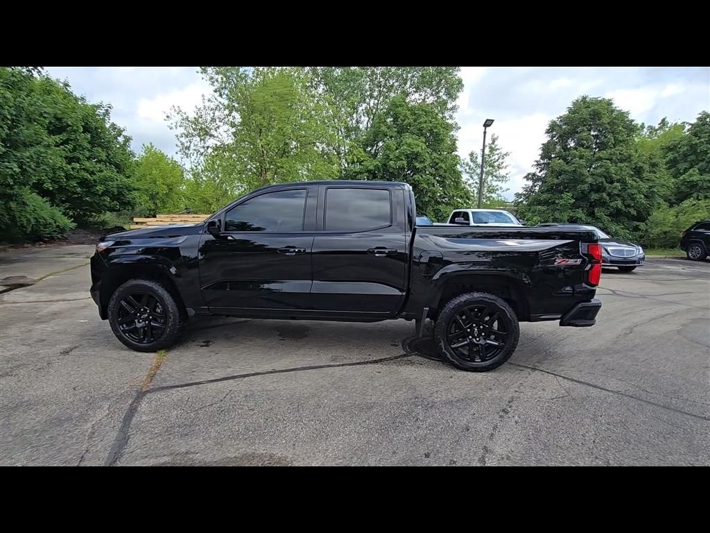 Used 2025 Black Chevrolet Z71 image 5