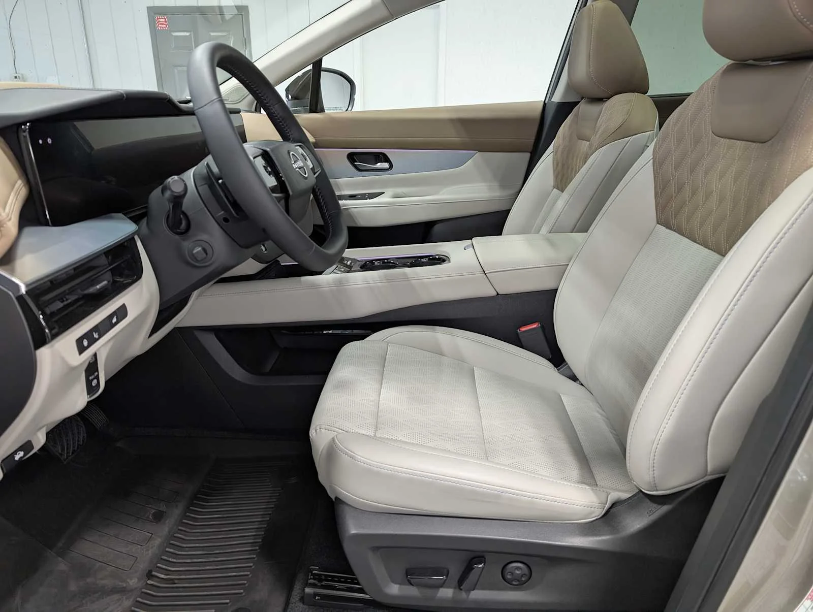 Used 2026 Champagne Silver Metallic Nissan Platinum image 4